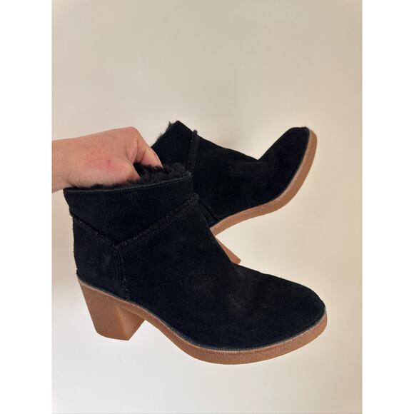 UGG Kasen Black Suede Sherpa Lined Ankle Booties Size 6.5 - Picture 1 of 7
